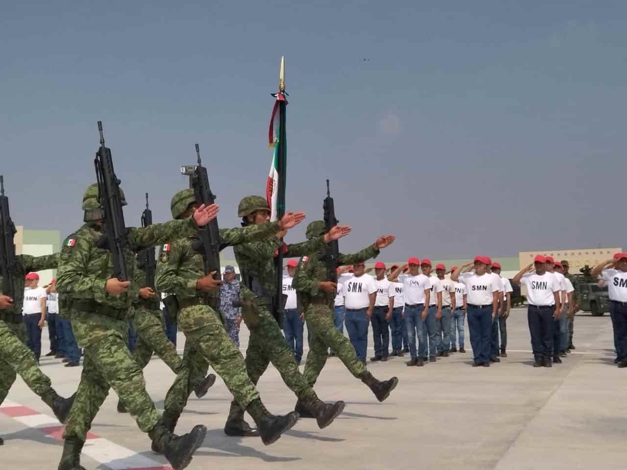 Rinden Protesta de Bandera jóvenes del Servicio Militar