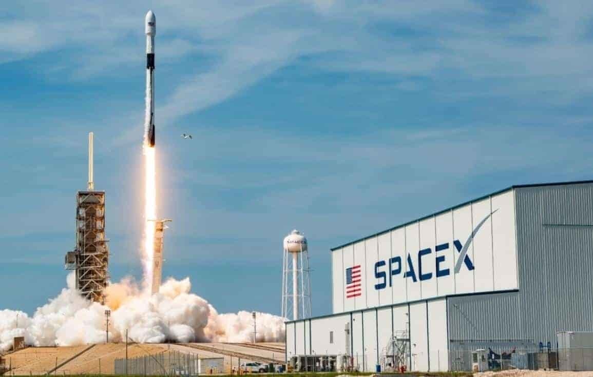 SpaceX, lista para despegue de la primera misión espacial completamente civil