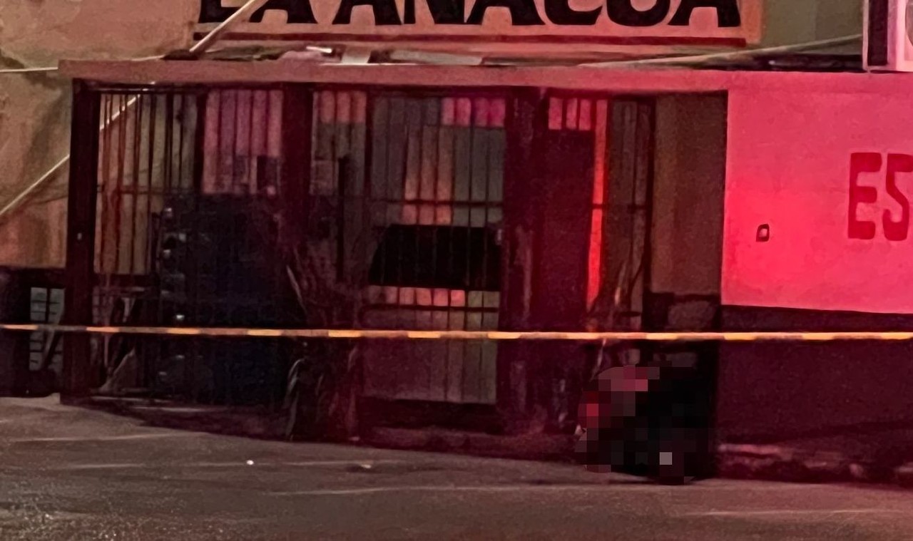 Muere a balazos afuera de restaurante de mariscos