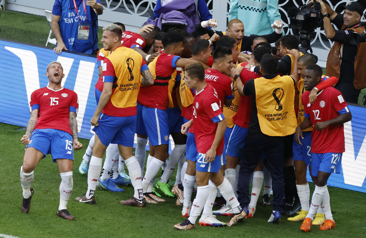 Costa Rica vence a Japón y tiene vida en el Mundial