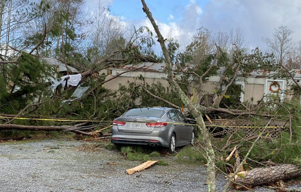 Tornados dejan por lo menos dos muertos en el sureste de EUA