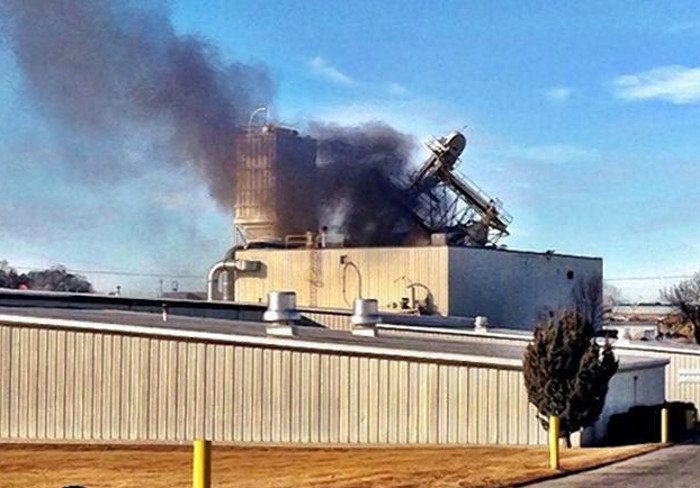 Se incendia fábrica en Nebraska, hay dos muertos y 10 heridos