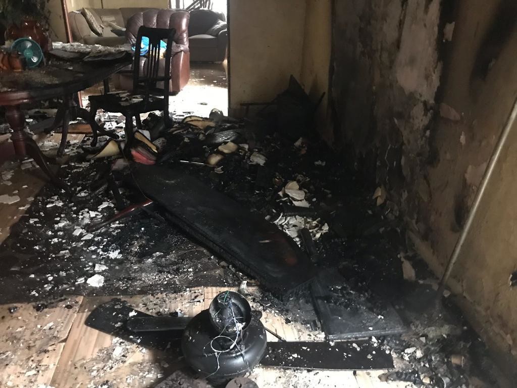Se incendia casa donde habitan dos adultos mayores