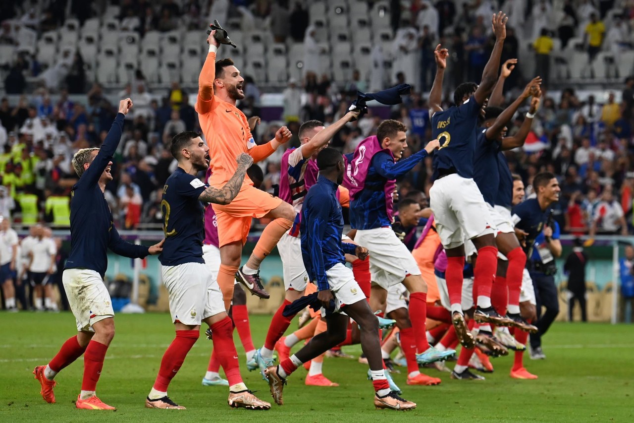 Francia derrota 3-1 a Polonia y avanza a cuartos en Qatar