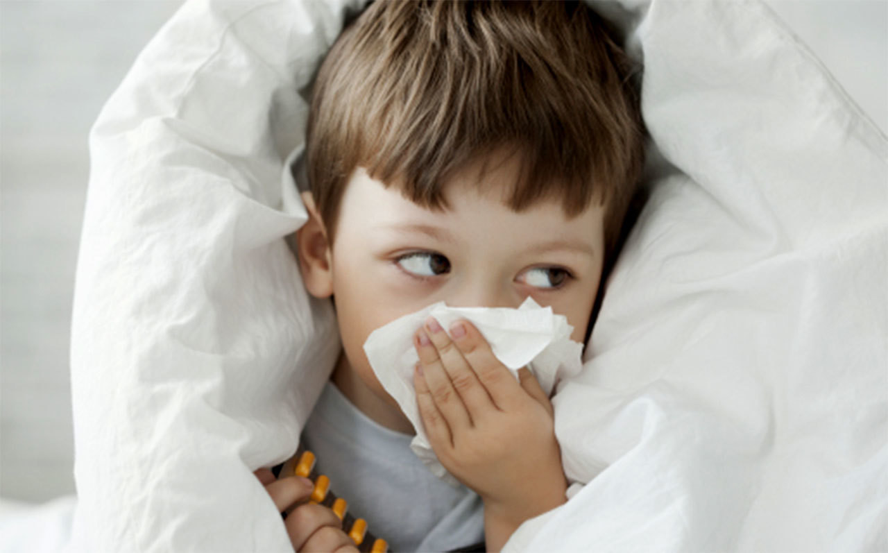 Triple amenaza de virus respiratorios ataca a los niños