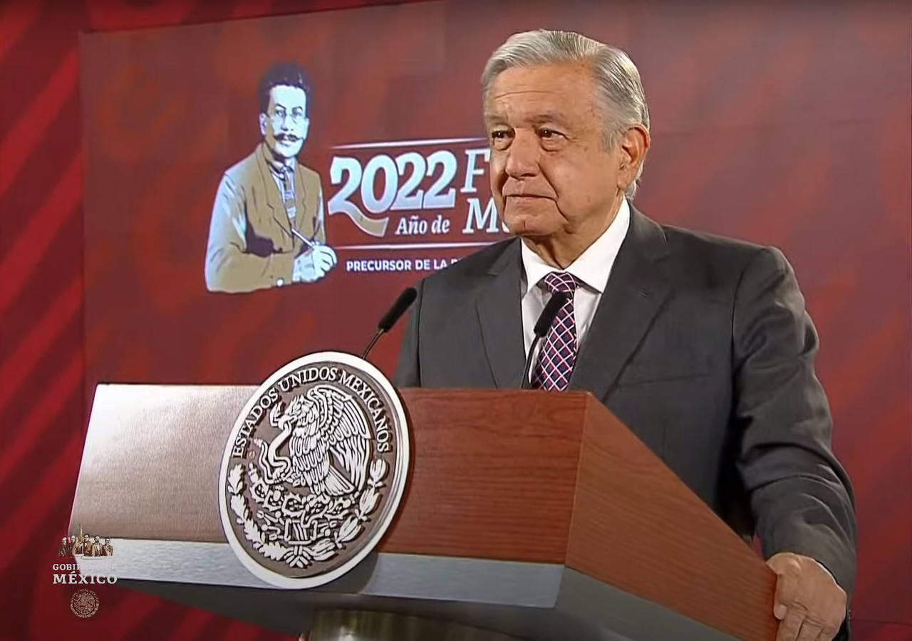 López Obrador firma decreto de 'vacaciones dignas'