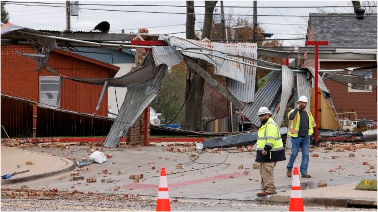 Tornados dejan tres muertos entre ellos un menor en EUA