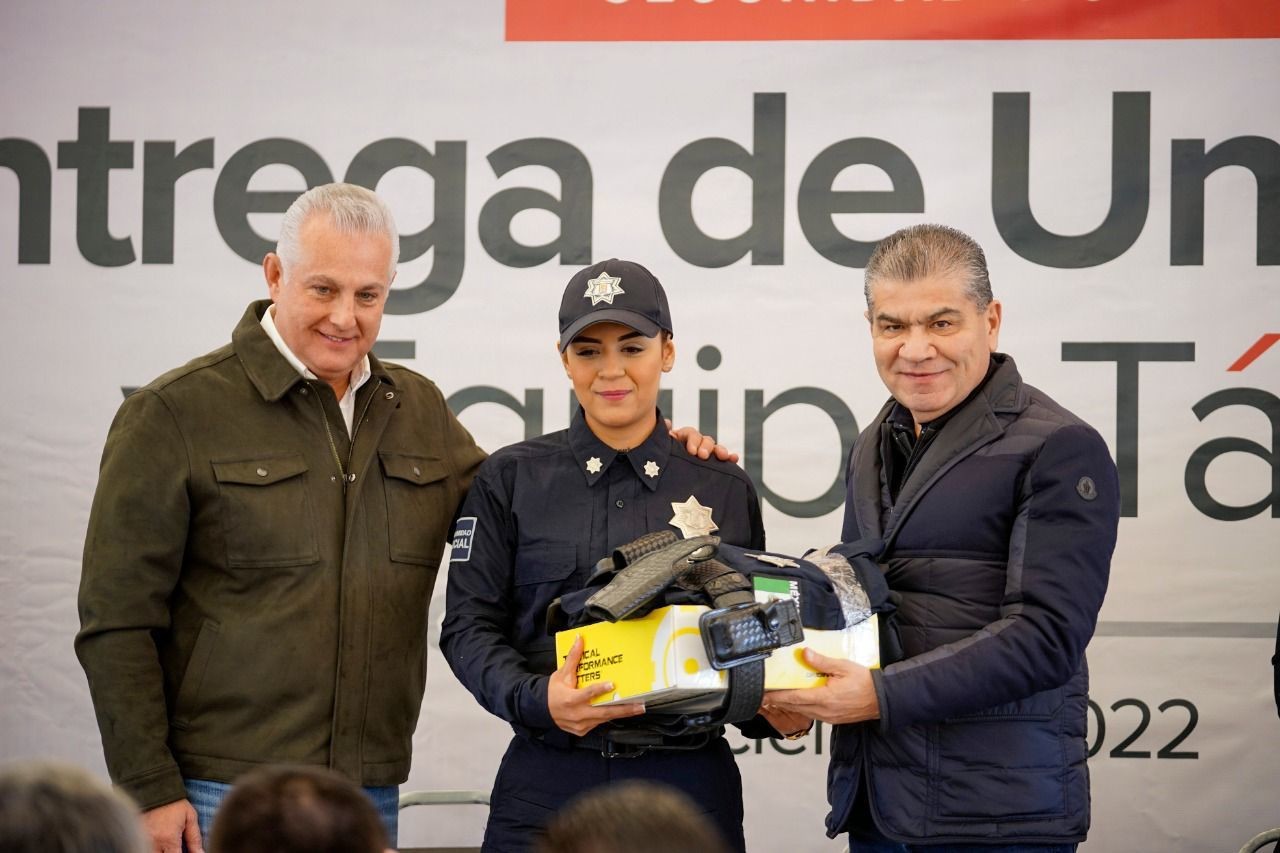 Entregan nuevos uniformes y equipo para Policía de Torreón