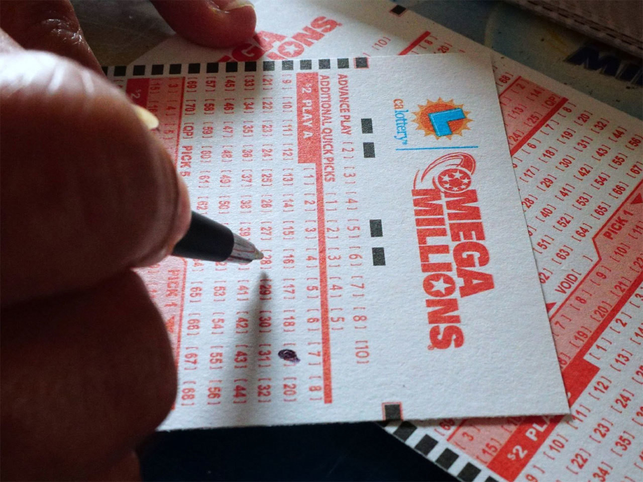 Ganador de lotería en EUA se lleva 1,350 millones de dólares