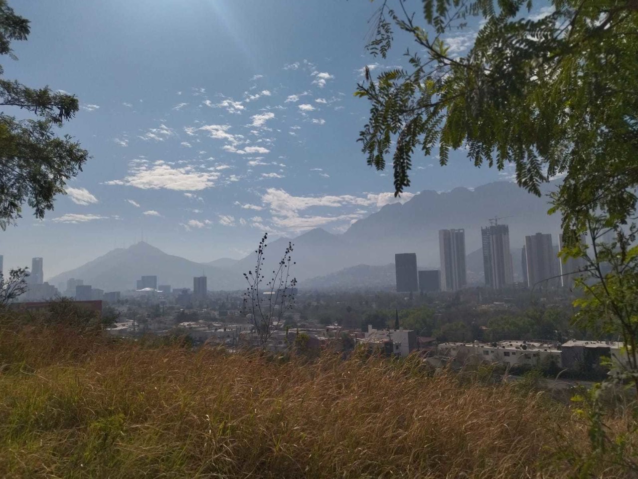 Amanece Monterrey en números rojos por contaminación
