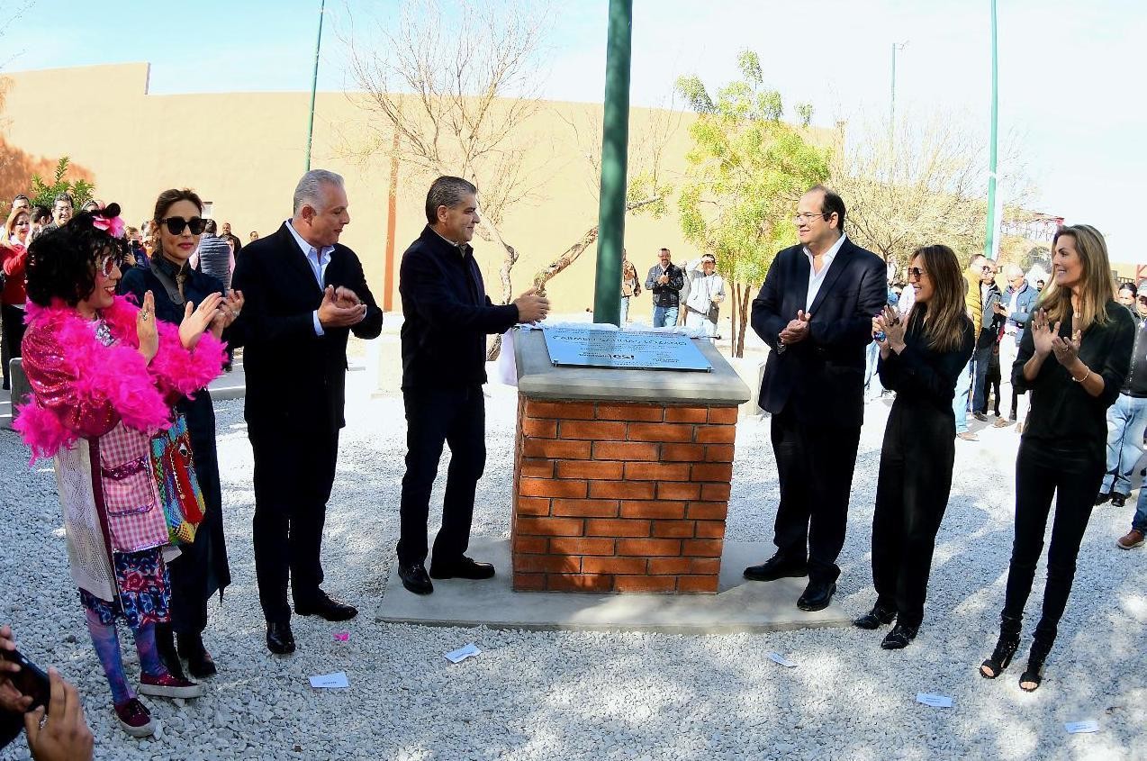 Inauguran plaza pública en honor a Carmen Salinas