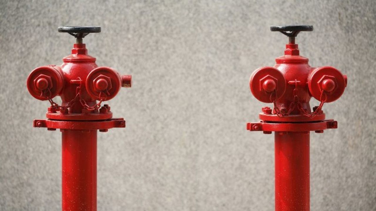 Realizan mantenimiento de hidrantes en Victoria