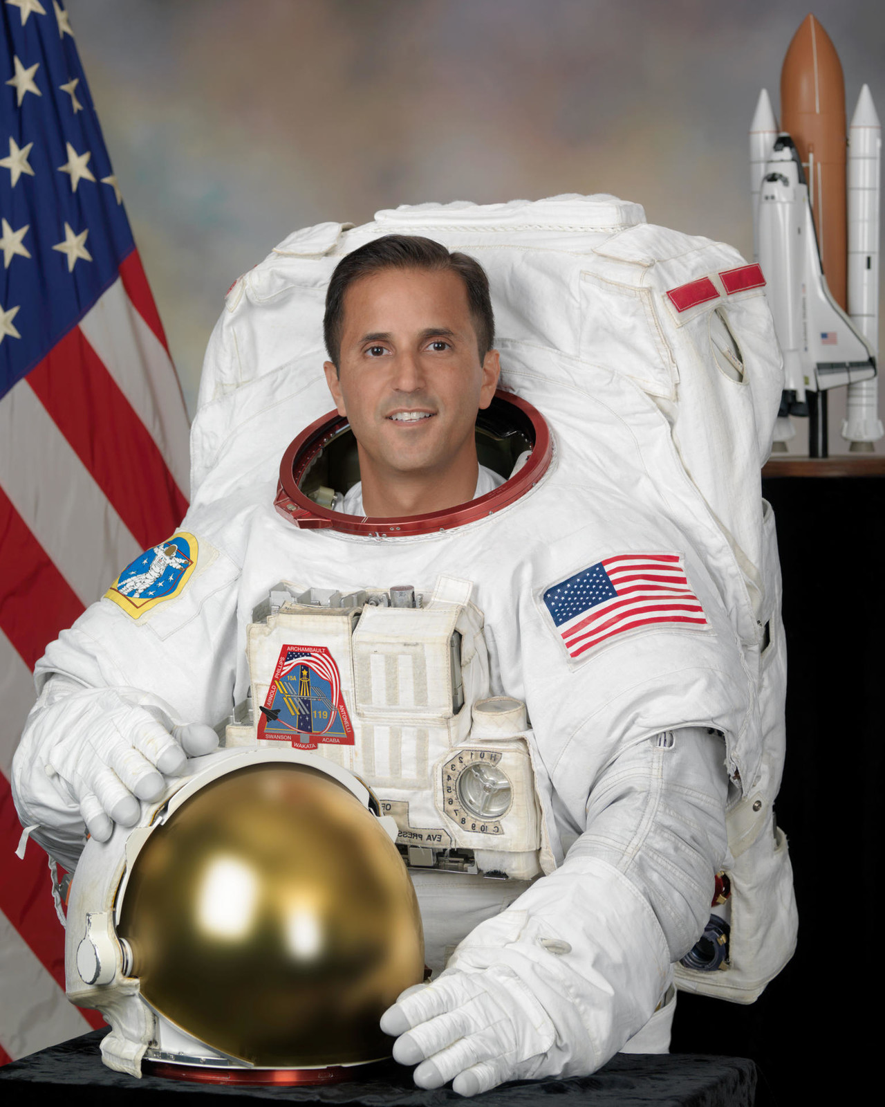 La NASA nombra a un hispano jefe de sus astronautas