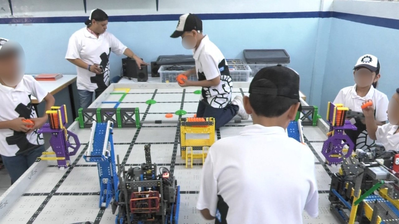 Estudiantes de primaria se alistan para mundial de robótica