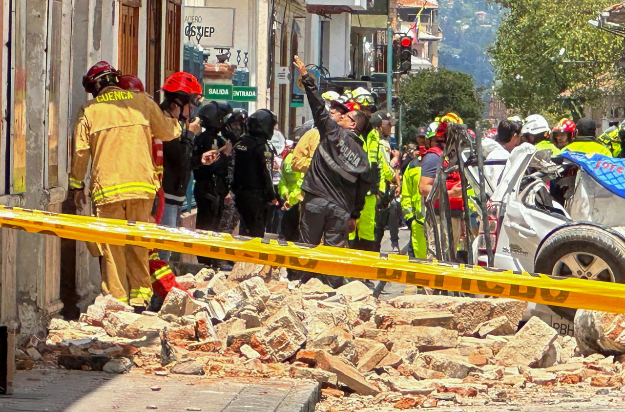 Asciende a 446 los heridos por sismo de 6.5 en Ecuador