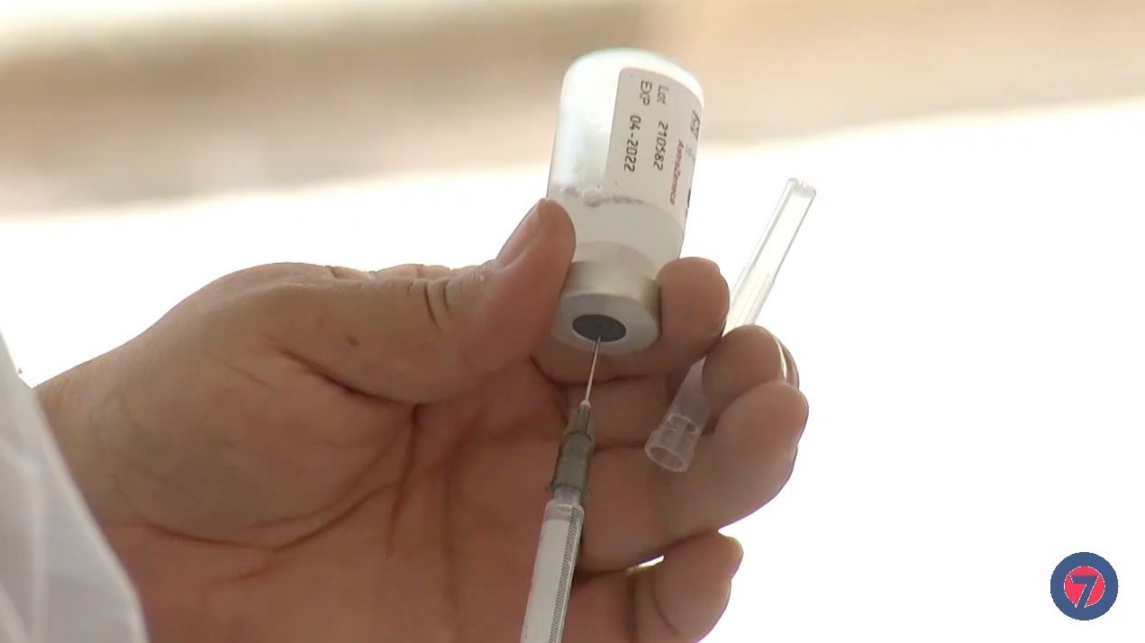 Analiza Salud reiniciar vacunación contra el Covid-19