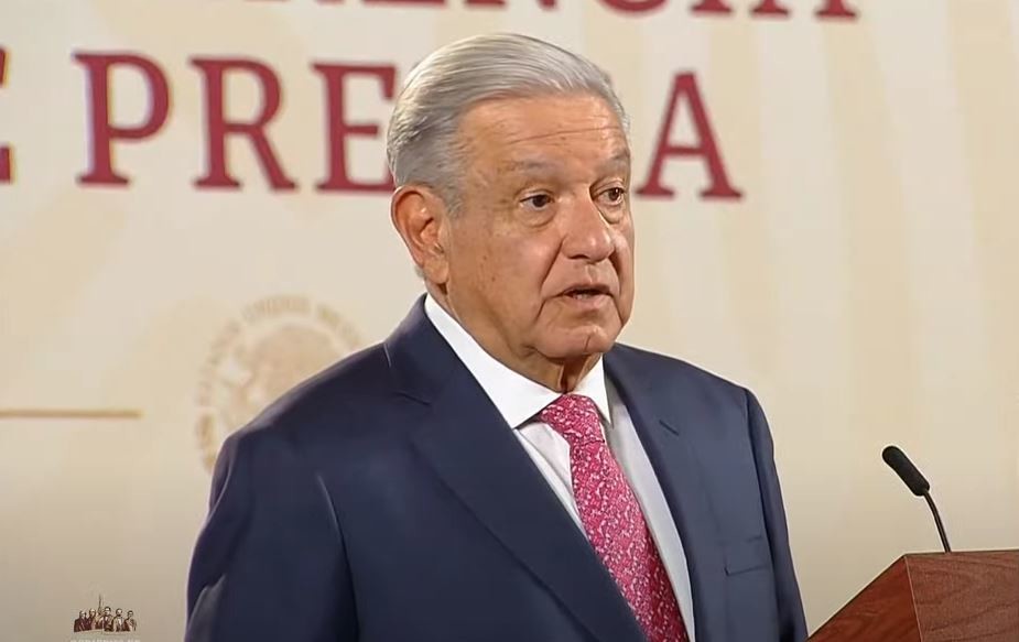 López Obrador 'felicita' a las mujeres por el 8M