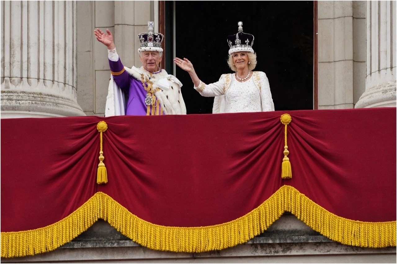 Carlos y Camila son coronados reyes del Reino Unido