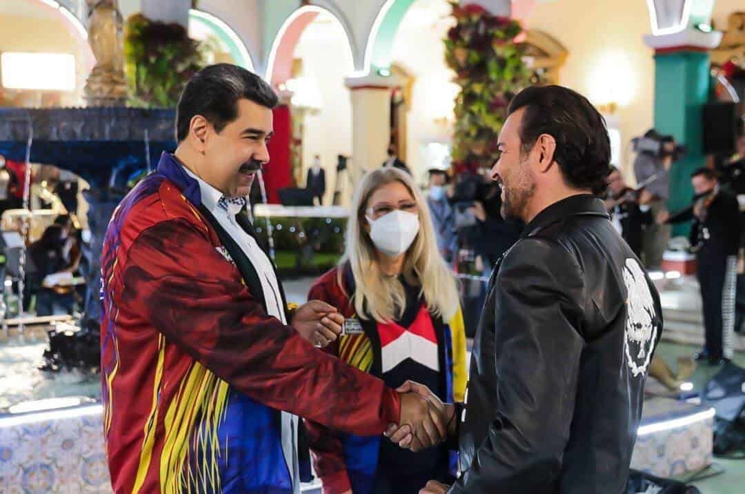 ¡Le llueven críticas! Pablo Montero le canta las mañanitas a Nicolás Maduro