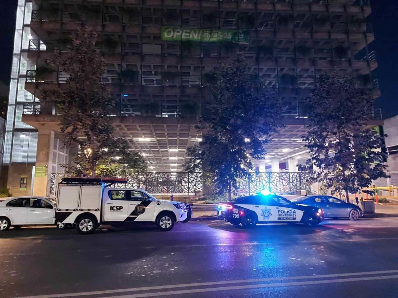 Muere hombre al caer de estacionamiento en Monterrey