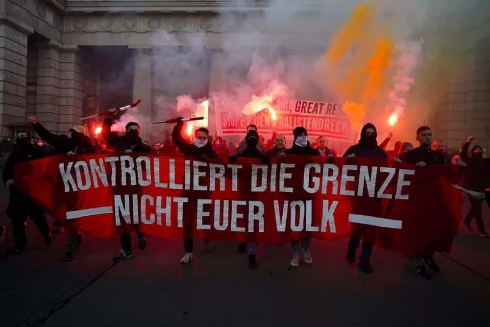 Protestas en toda Europa contra nuevos confinamientos por COVID-19