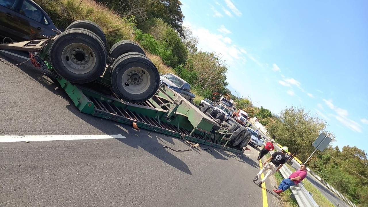 Accidente vial provoca tráfico lento en carretera nacional de Montemorelos