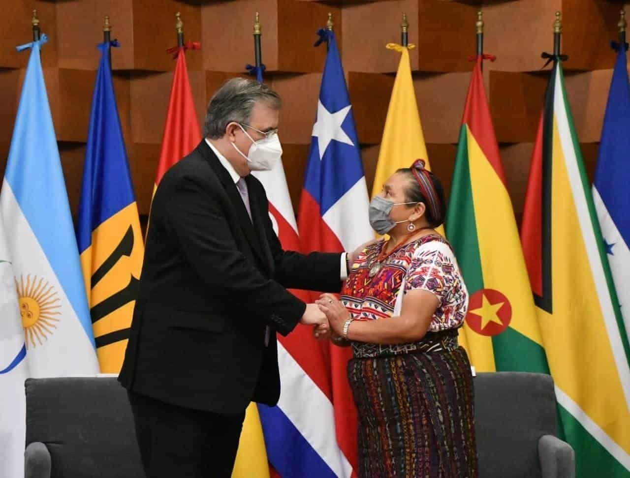 Rigoberta Menchú dice 'no' a la violencia contra las mujeres