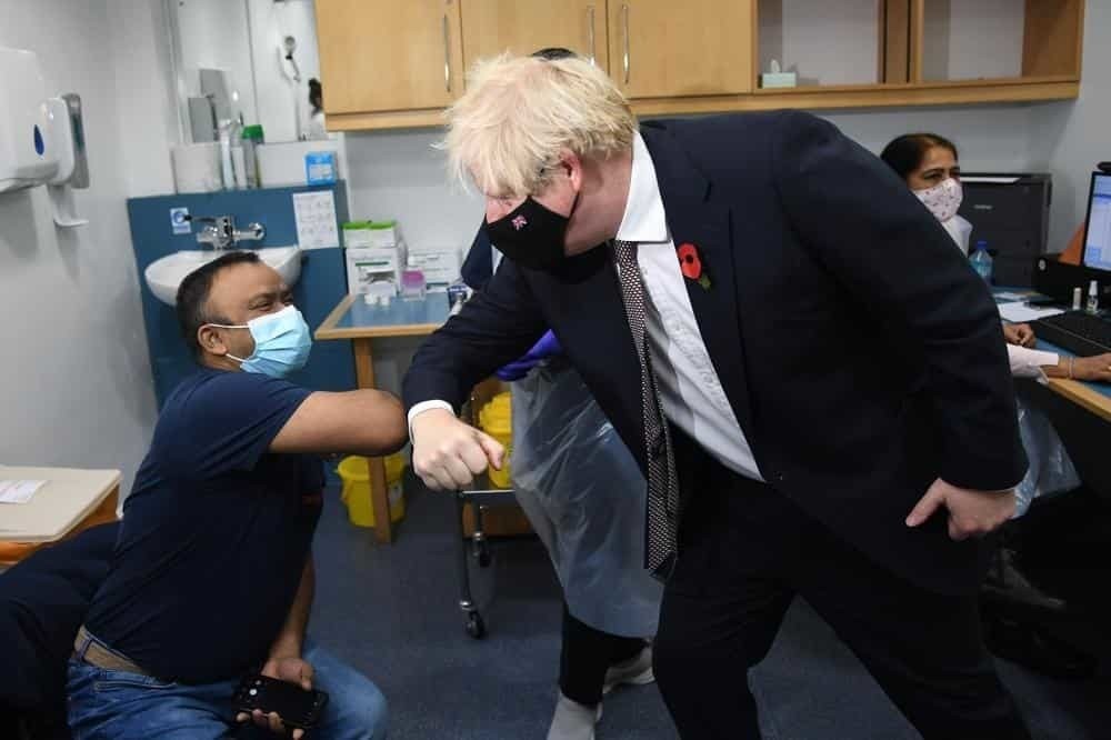 Boris Johnson prevé aluvión de contagios de COVID-19