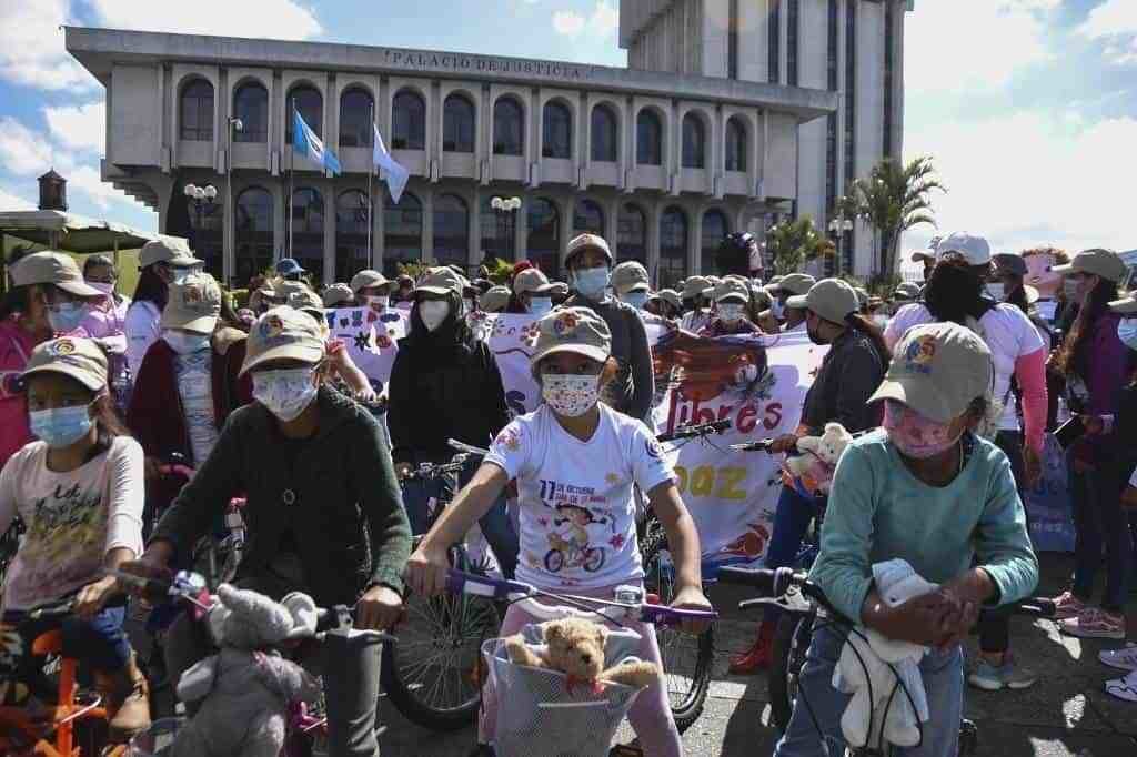 Mujeres de Guatemala salen a las calles pidiendo fin de feminicidios