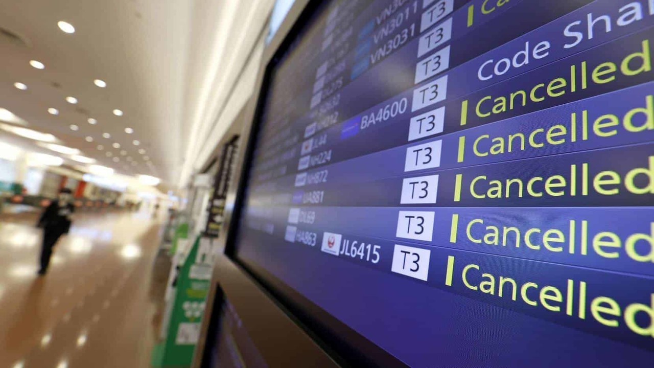 Cancelan vuelos en aeropuertos de Florida por contagios de Ómicron