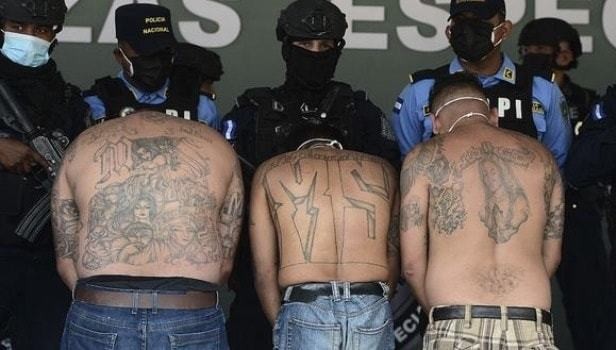 EU sanciona a dos funcionarios salvadoreños por pactar con pandillas