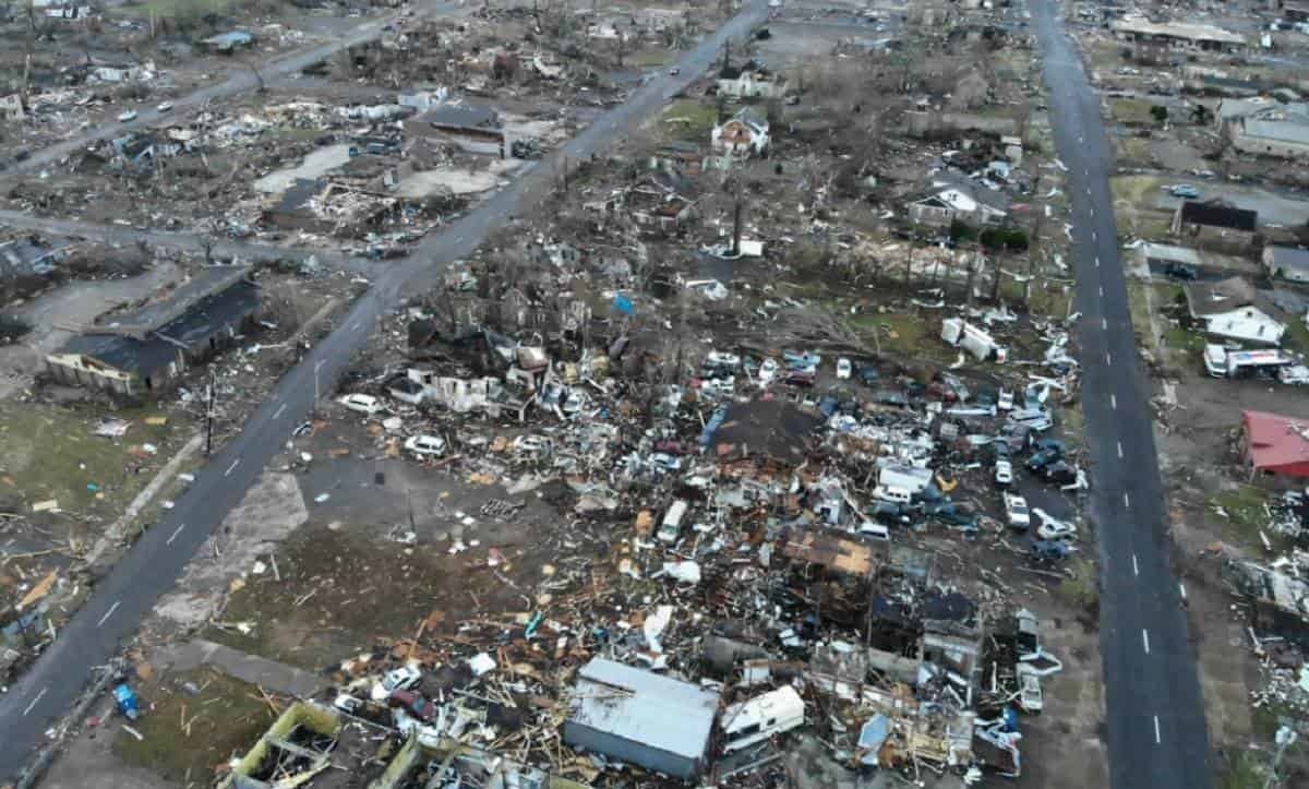Azota tornado a Kentucky; habría más de 70 muertos