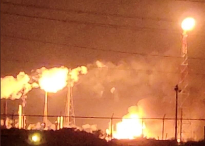 Incendio en refinería de Texas deja 4 heridos