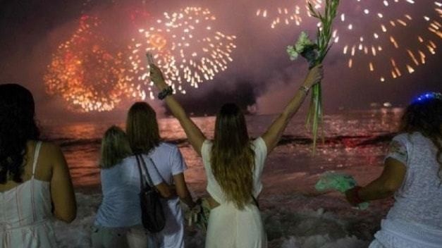 Cascada de cancelaciones de fiestas de Año Nuevo en Brasil por la ómicron