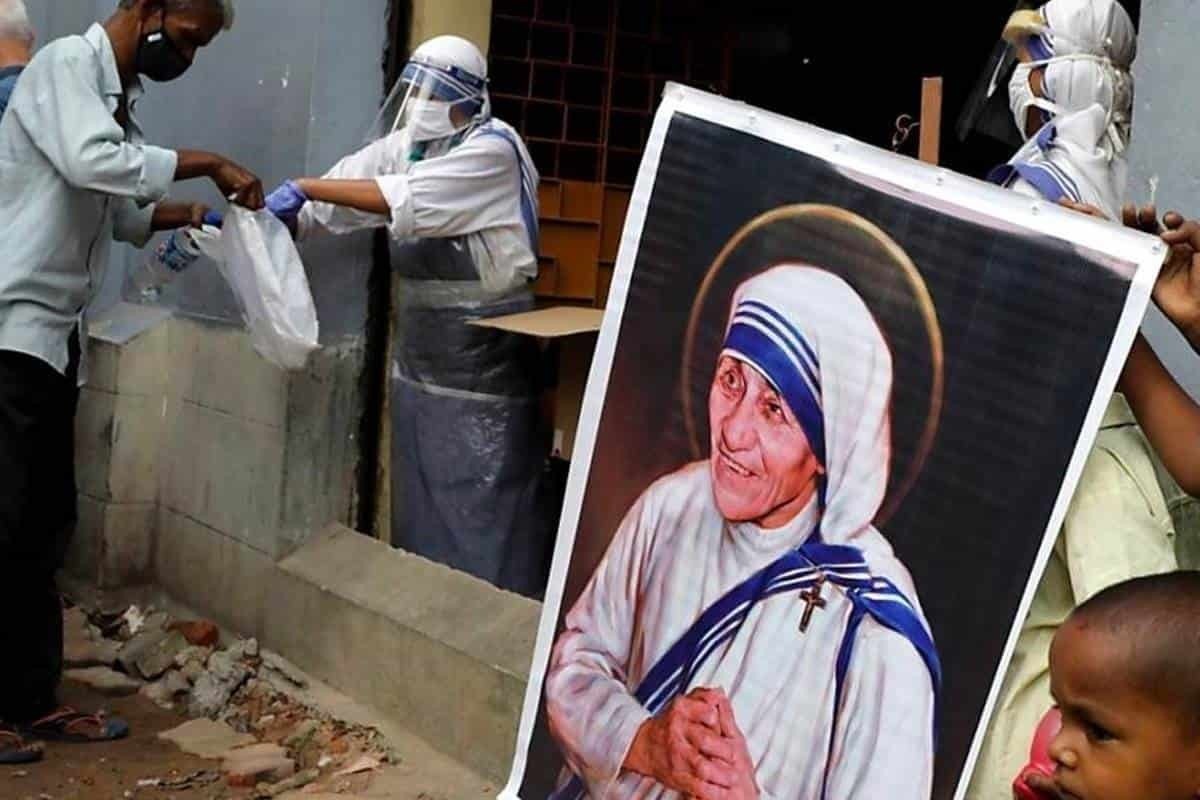 Congelan cuentas bancarias a misioneras de Madre Teresa