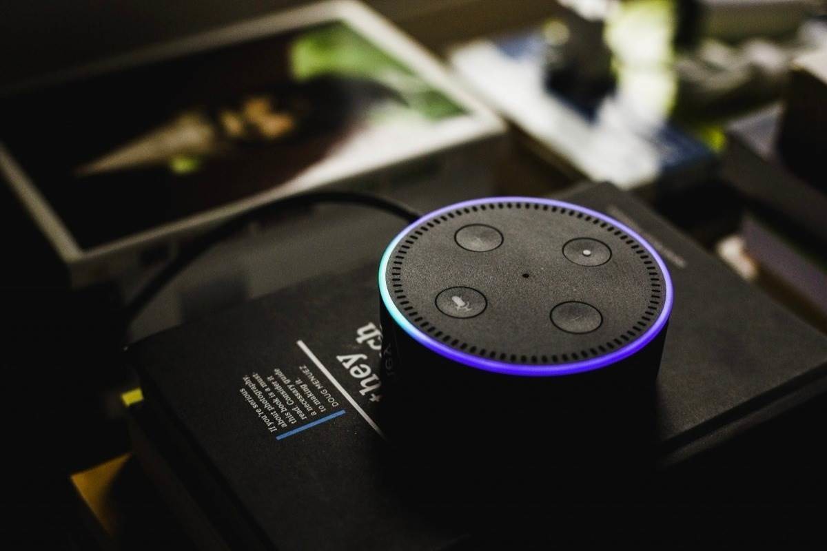 Alexa propone a niña peligroso reto; Amazon cambia su configuración