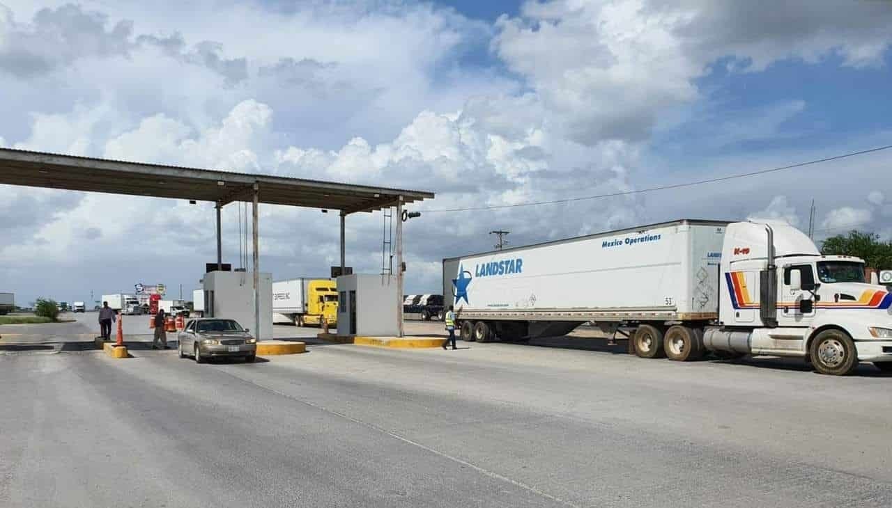 Por seguridad de paisanos desvían tráfico de carga en Nuevo Laredo