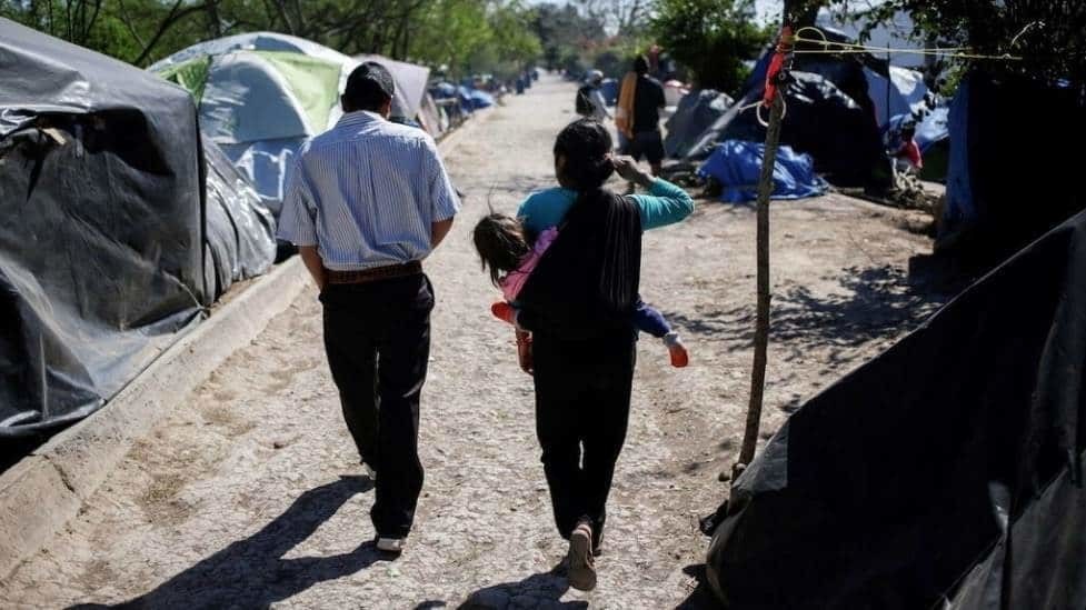Tras reactivación de “Quédate en México”, EU expulsa a dos migrantes