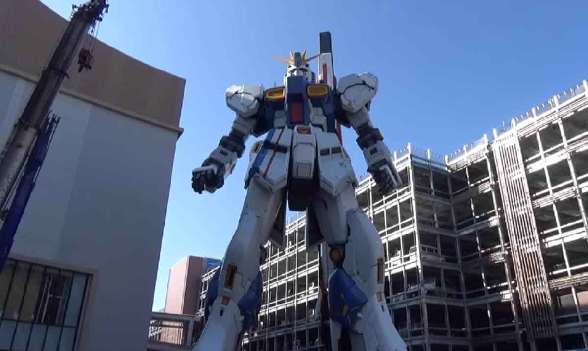 Construyen enorme robot de la serie Gundam en Japón