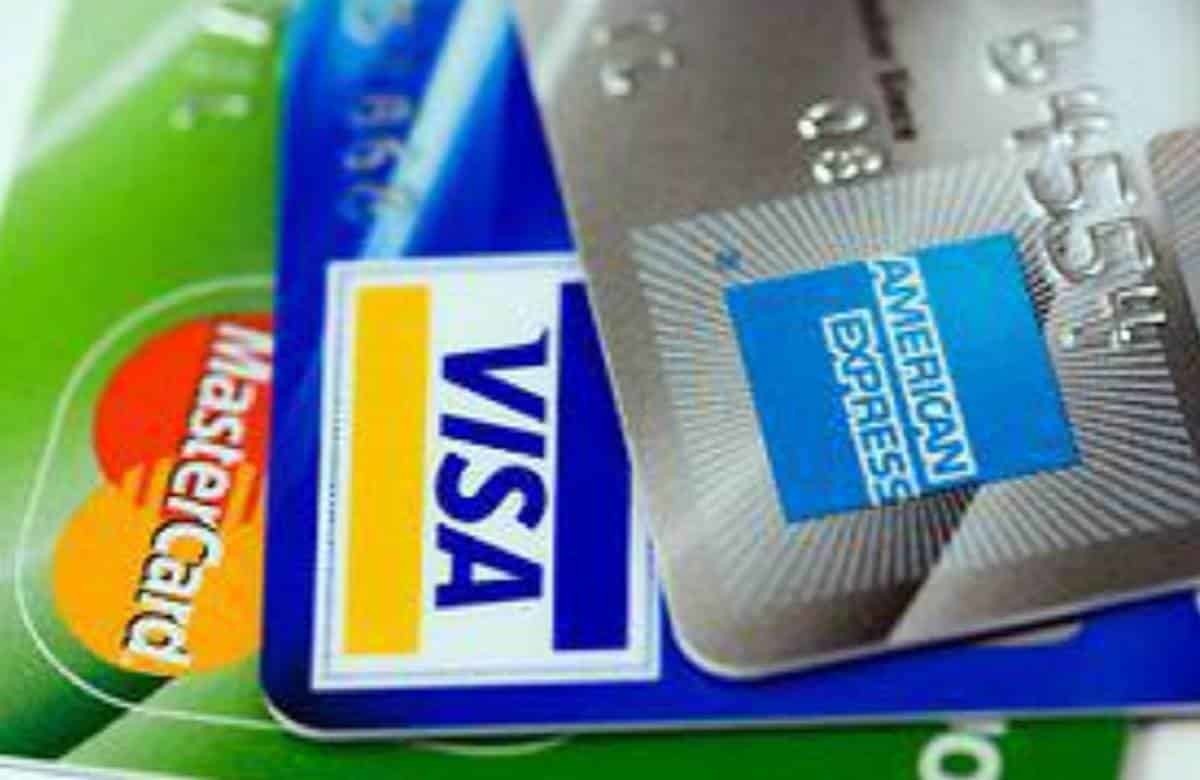 Piden “medirse” con el uso de las tarjetas de crédito