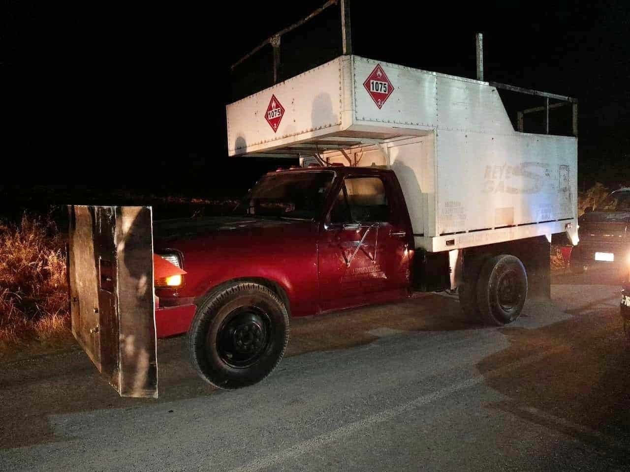 Atacan coches bomba penal de Hidalgo; liberan a nueve