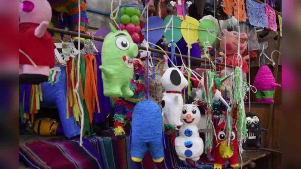Esperan vendedores de piñatas de Matamoros buenas ventas por las posadas