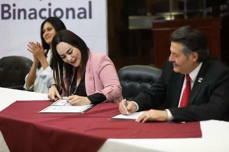 Dos Laredos firman Declaración Metropolitana Binacional