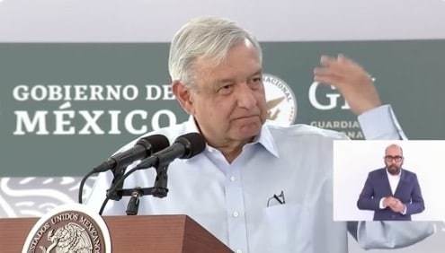 Promete López Obrador regularización de autos chocolate en Michoacán