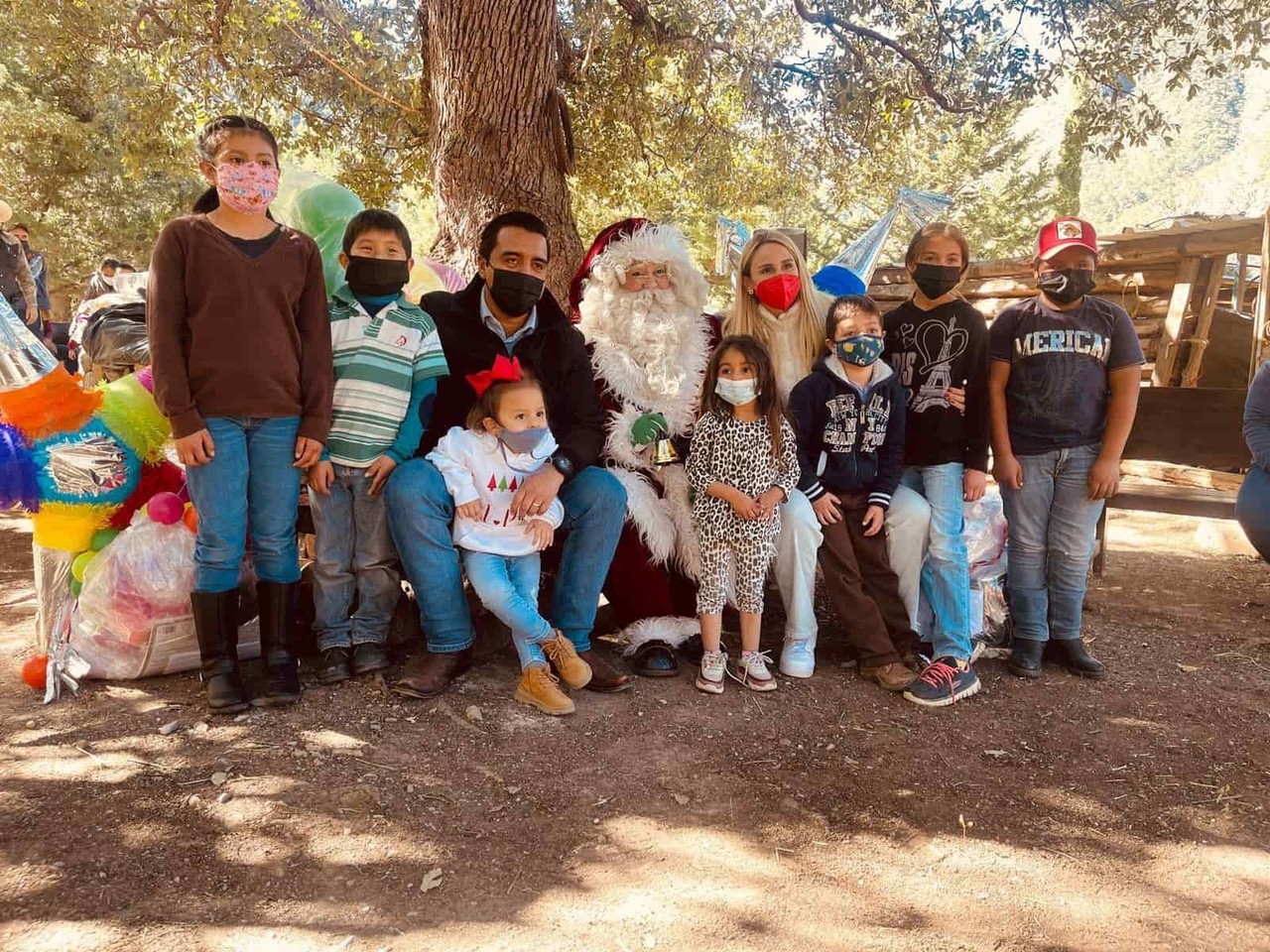 Llega Santa a comunidades de La Huasteca