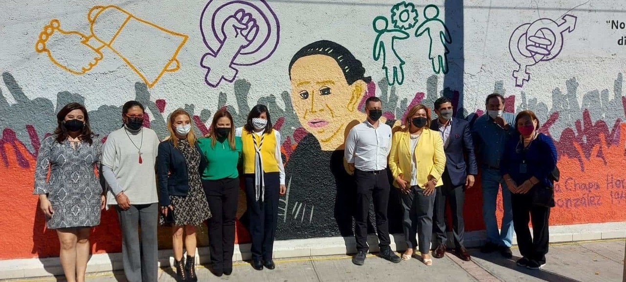 Inauguran mural en honor a Maria Elena Chapa