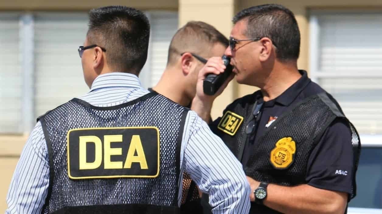 Ordena AMLO revelar número de agentes de la DEA en México