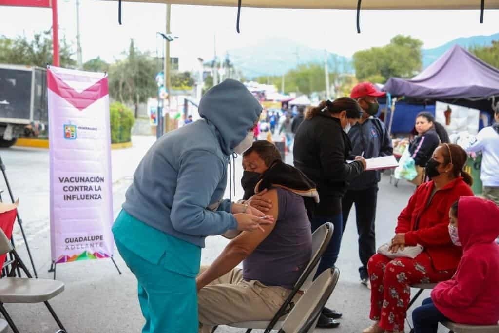Lleva Guadalupe vacunas contra la Influenza hasta los mercaditos