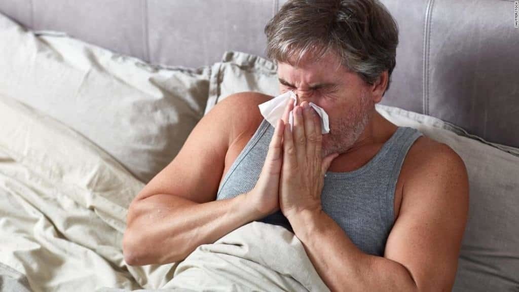 Ómicron no es gripe, es COVID-19: Rector del Tec Salud