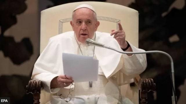 ¡Ojo! Llama Papa Francisco a no condenar a hijos por su orientación sexual